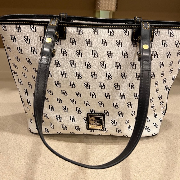 Dooney and Bourke Classic Tote Bag - Picture 2 of 6